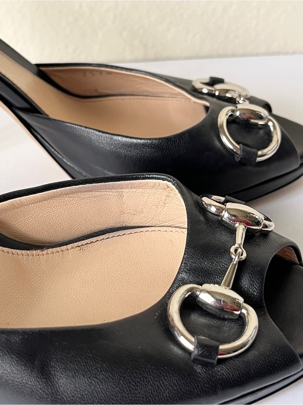 Gucci Black Leather Peep-Toe Heels with Silver Horsebit - Picture 4 of 11